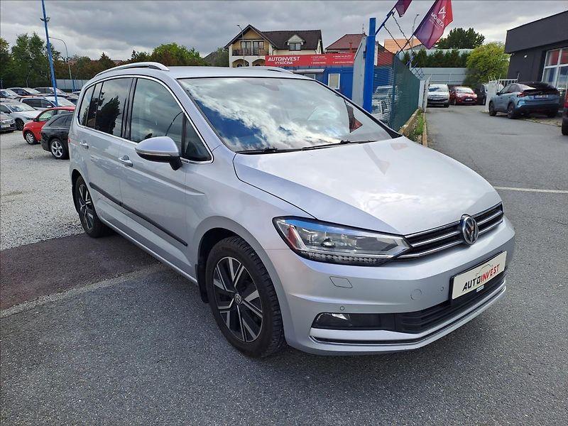 Volkswagen Touran 2,0 TDI HIGHLINE - fotka 3 z 27