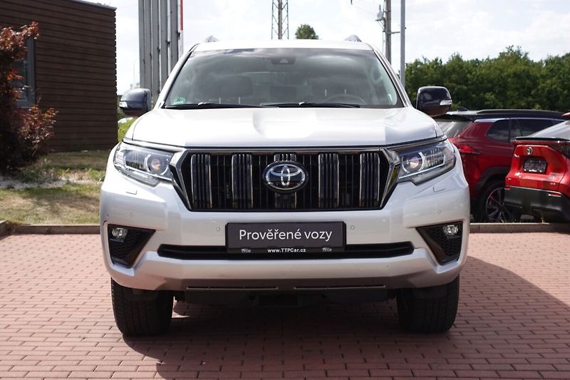 Toyota Land Cruiser 2.8 D-4D Executive Family 7mís - fotka 2 z 38