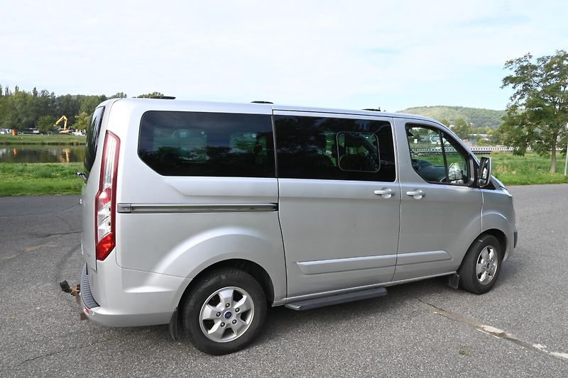 Ford Tourneo Custom (2015) - fotka 5 z 20