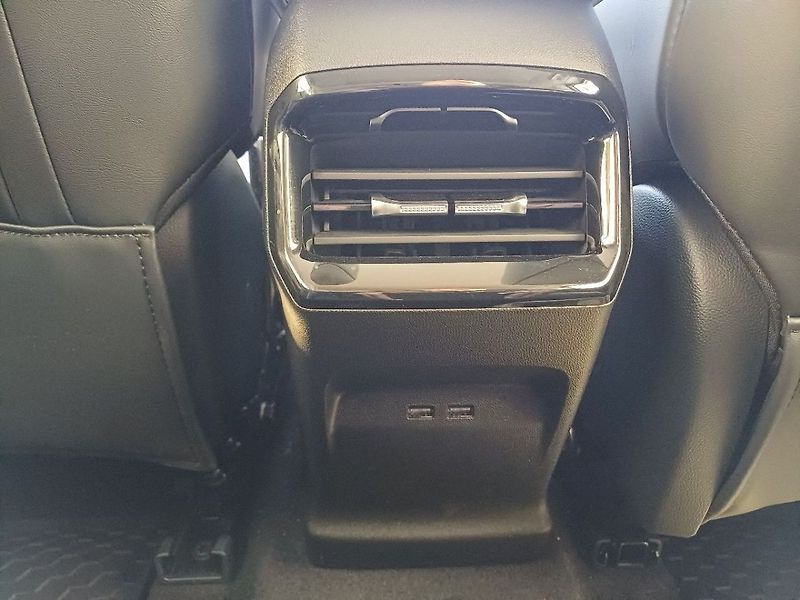 MG HS Exclusive 1,5 TGI 125 kW FWD 7 - fotka 11 z 16