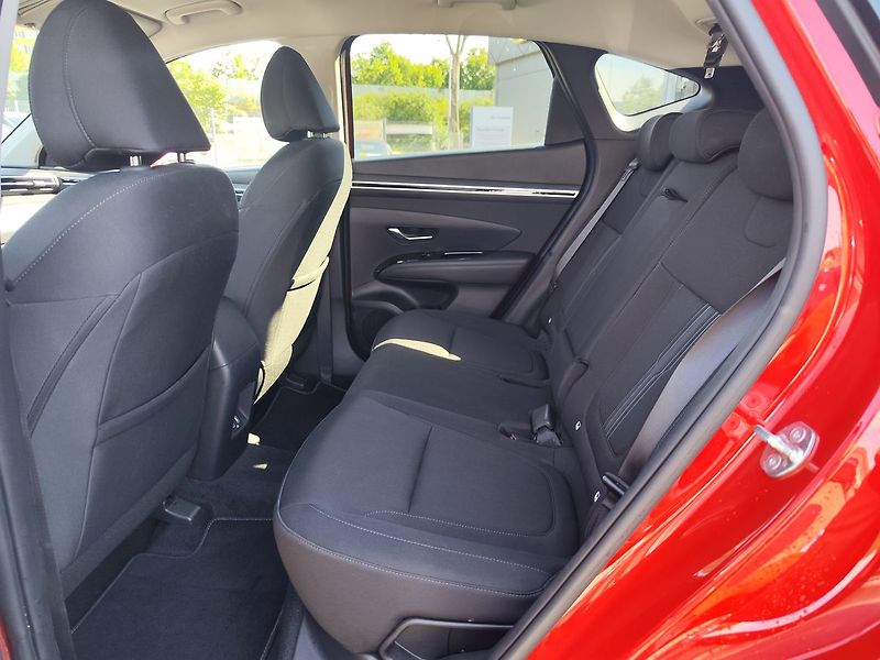 Hyundai Tucson 1.6 T-GDI/110kW Smart DCT MHEV - fotka 11 z 30