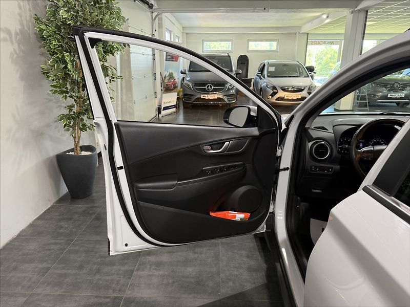 Hyundai Kona 1,0   T-GDi 88 kW 1.MAJITEL ČR - fotka 6 z 36