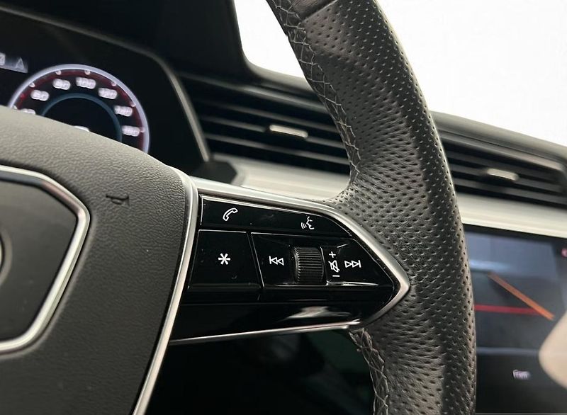 Audi Q8 e-tron 55 Q 360k Matrix Vzduch Pano - fotka 16 z 35