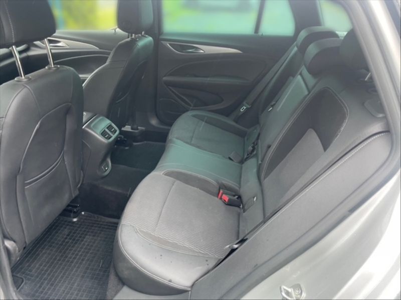 Opel Insignia 2,0 CDTI Elegance 4x4 AT - fotka 8 z 11