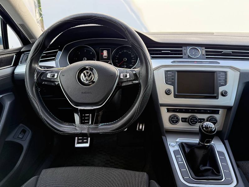 Volkswagen Passat (2015) 2.0 TDI 110 kW Comfortline - fotka 5 z 23
