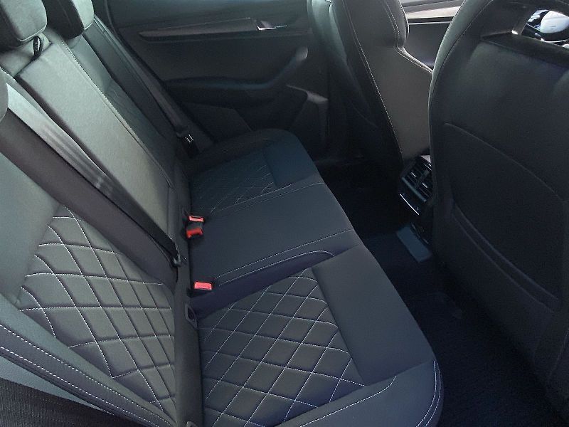 Škoda Karoq (2025) 1,5 TSI 110 kW DSG Sportline - fotka 10 z 26