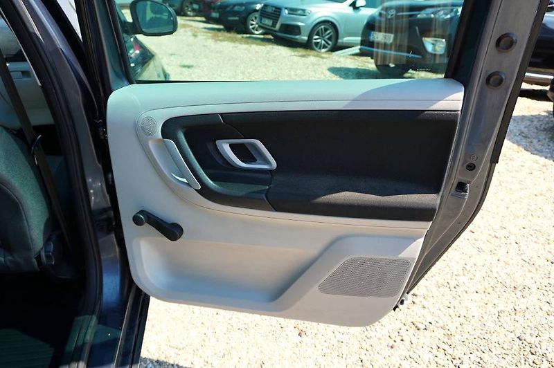Škoda Roomster (2007) SCOUT 1,6 16V 77 kW - fotka 13 z 36