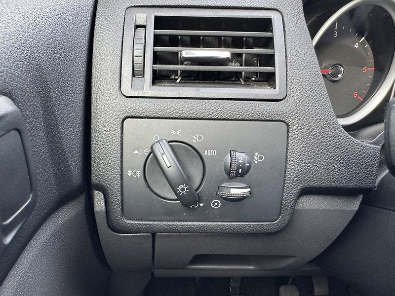 Ford Kuga (2011) 2.0TDCi AWD Titanium Navi - fotka 8 z 49