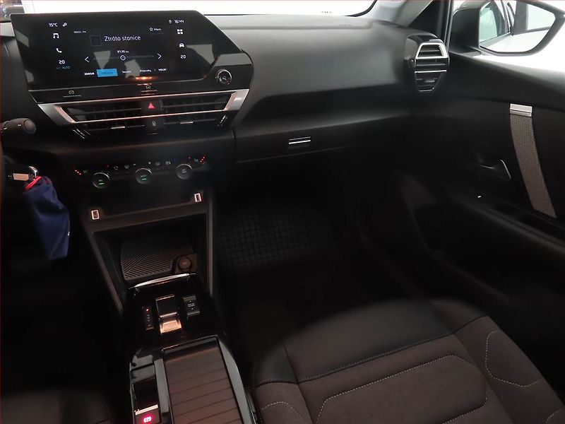 Citroën C4 X (2023) Feel Pack 1.2 PureTech - fotka 8 z 15