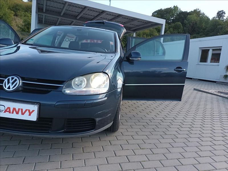 Volkswagen Golf 1,6 75kw,AUTOMAT,SERVISKA - fotka 32 z 35