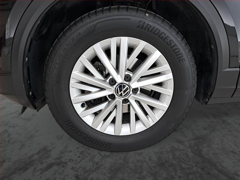 Volkswagen T-Roc (2022) 1.5 TSI - fotka 15 z 19