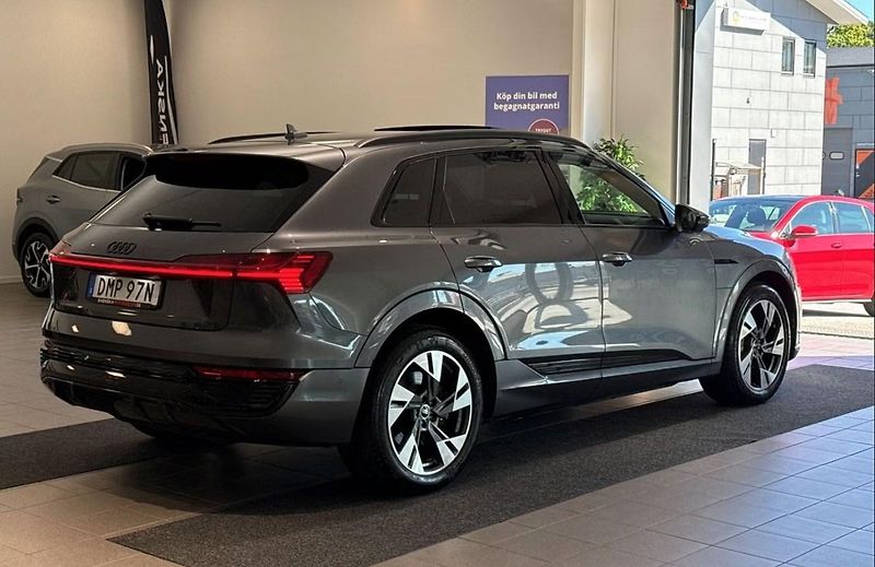Audi Q8 e-tron 55 Q SoH 97% 360k Pano Tažné - fotka 7 z 34