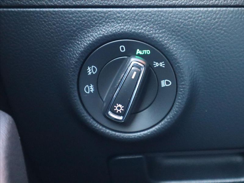 Škoda Superb 2,0 TDi, Kessy, FrontAssist, P - fotka 11 z 40