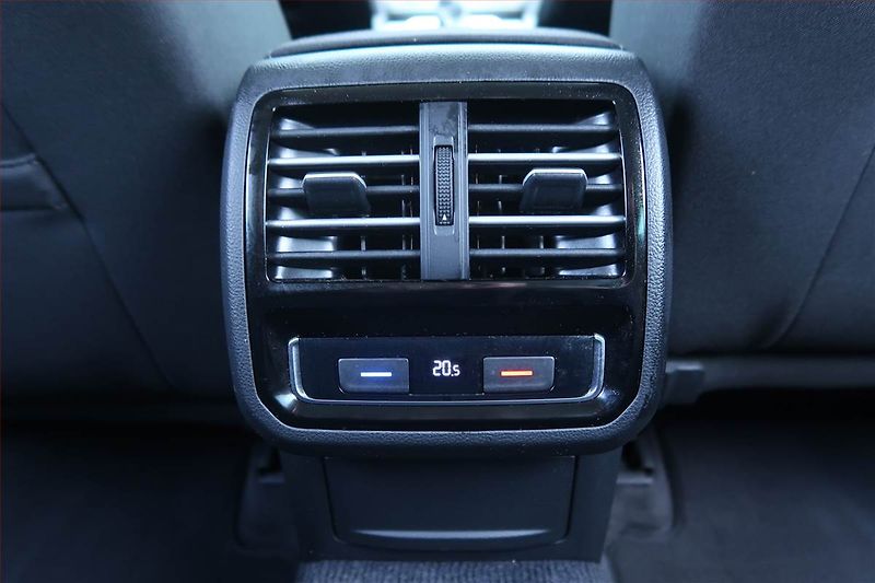 Volkswagen Passat (2017) 1.6 TDI, Automat, Serv.kniha - fotka 24 z 24