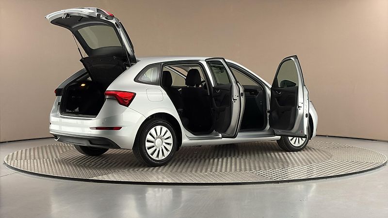 Škoda Scala 1.0 TSI Ambition - fotka 6 z 23