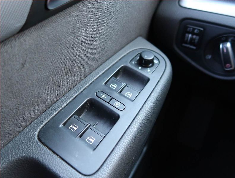 Volkswagen Sharan (2011) 2.0 TDI, Navi, Tempomat - fotka 19 z 19