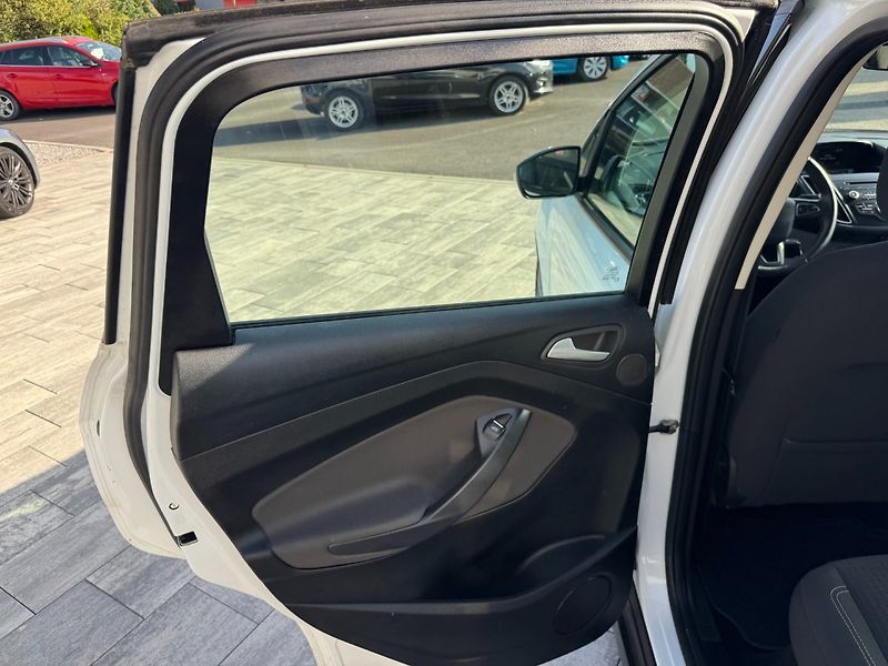 Ford C-MAX (2017) 1,5 Eco Boost 110 Kw Automat - fotka 12 z 35