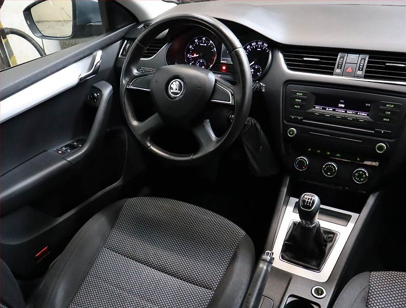 Škoda Octavia (2013) Ambition 1.2 TSI, Serv.kniha - fotka 7 z 17