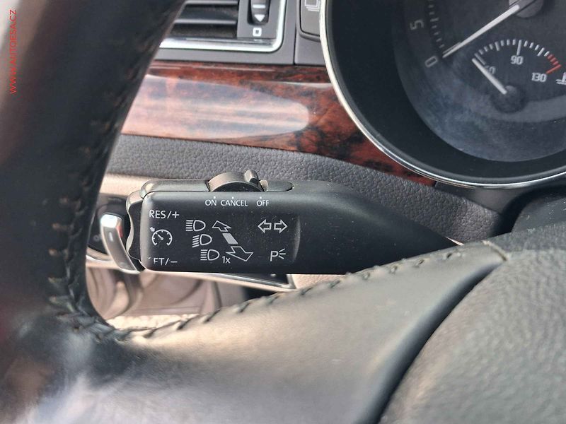 Škoda Superb (2012) 1.6TDi, Xenon - fotka 13 z 23