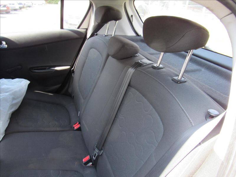 Hyundai i20 1,2 i 57kW - fotka 10 z 24