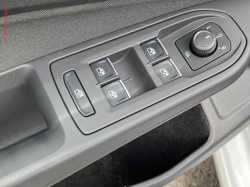 Volkswagen Golf (2022) 2.0 TDi, ČR, Life, LED - fotka 11 z 19
