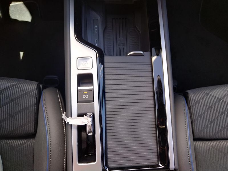 Volkswagen Passat R-Line 2,0 TSI 150 kW - fotka 21 z 28