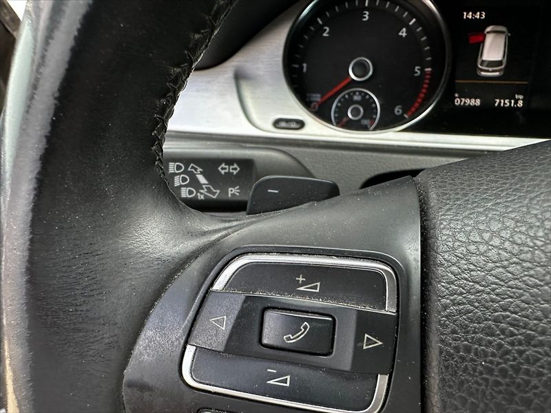 Volkswagen Passat 2,0 2.0TDI 103kW DSG Highline - fotka 21 z 40