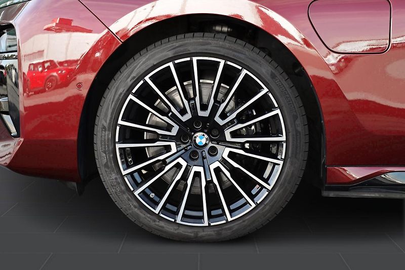BMW Řada 7 750e xDrive - fotka 8 z 20