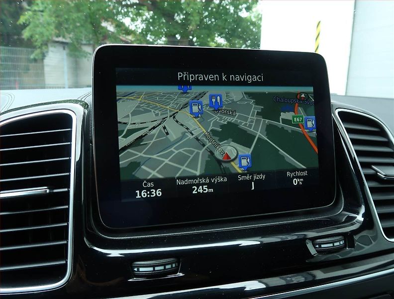 Mercedes-Benz GLS (2016) 350 d 4MATIC - fotka 22 z 30