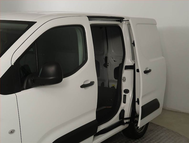 Opel Combo (2022) 1.5 CDTI, 3Místa, ČR, DPH - fotka 12 z 18