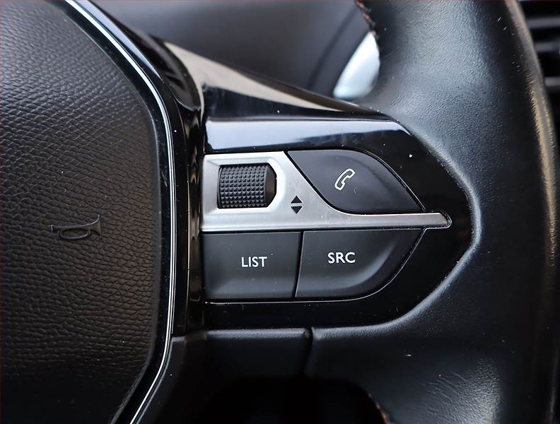 Peugeot 3008 (2017) 1.2 PureTech, Tempomat - fotka 17 z 21