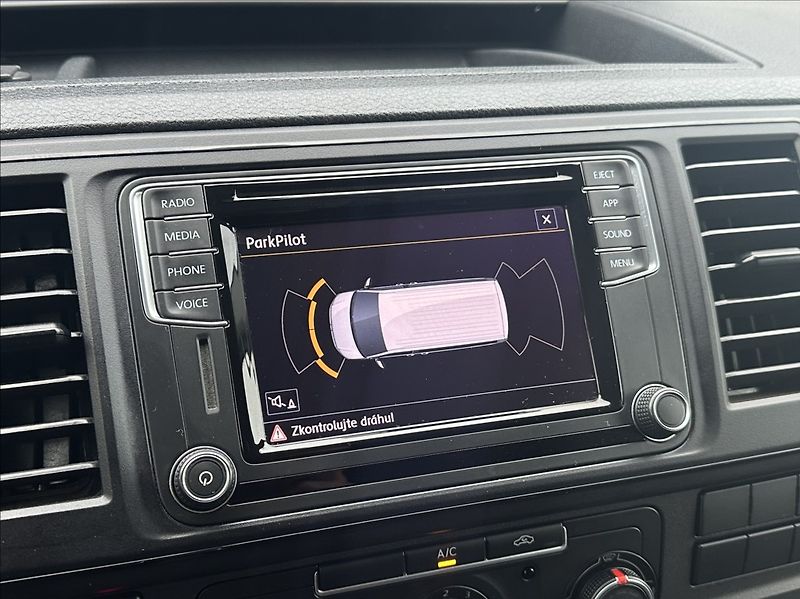 Volkswagen Transporter 2,0 TDI 150PS  L2H1 DSG Dílna - fotka 31 z 53