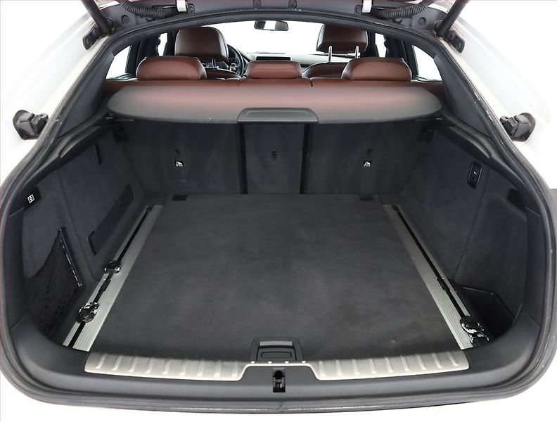 BMW X6 (2017) M Paket xDrive30d - fotka 17 z 18