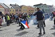 Stovka nablýskaných motocyklů a automobilů předválečné a meziválečné éry vyrazila v neděli z Horního náměstí v Přerově na spanilou jízdu regionem. Nejstarší účastnicí byla 88letá Libuše Šulcová. Vyrazila na motocyklu BSA 770 se sidecarem z roku 1928.