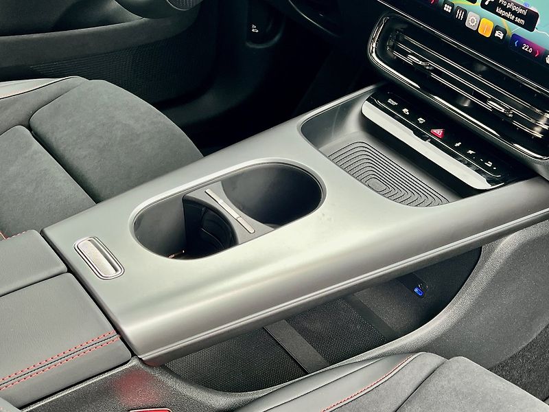 Mercedes-Benz CLA (2025) 250+ EQ Linie AMG Plus - fotka 18 z 27