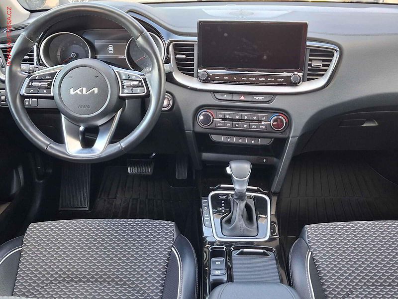 Kia XCeed (2022) 1.5 T-GDi, 2.maj,ČR, TOP, AT - fotka 8 z 25