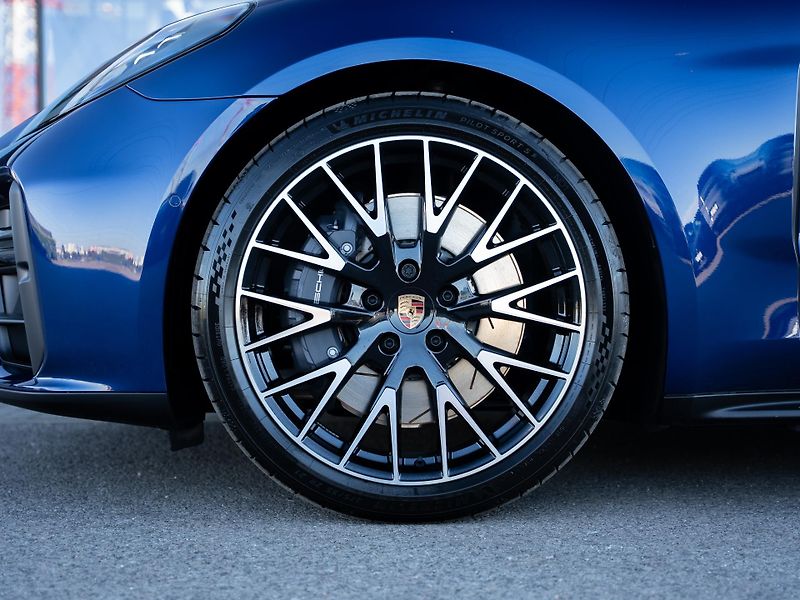 Porsche Panamera 4 E-Hybrid - fotka 3 z 15