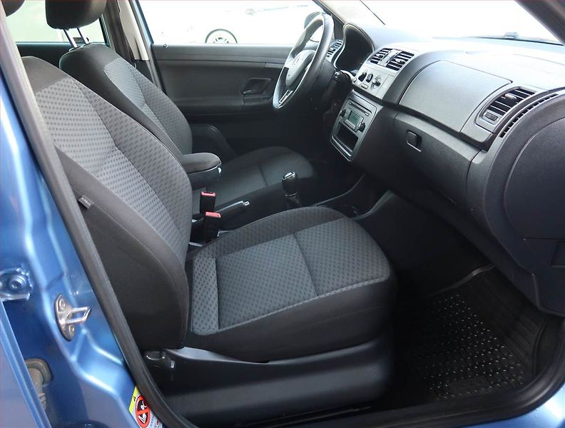 Škoda Fabia (2013) 1.2 12V, po STK, slušný stav - fotka 9 z 15