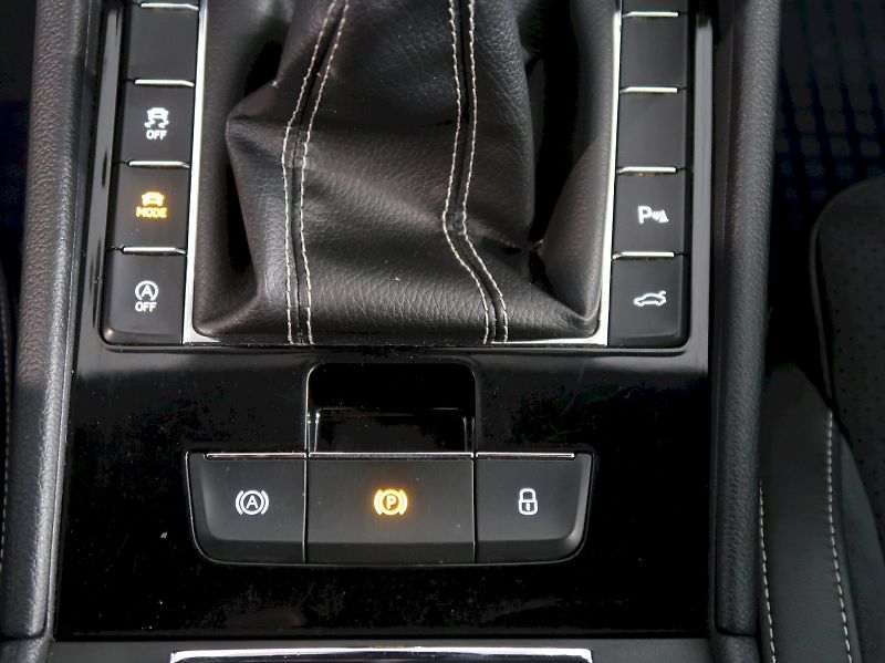 Škoda Superb (2018) SPORTLINE 2.0TDI 140KW CANTON - fotka 31 z 41