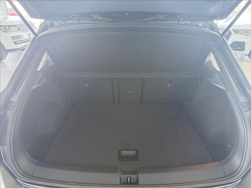 Volkswagen T-Roc 1,0   TSI 85kW,SERVISKA,1.MAJ - fotka 24 z 25