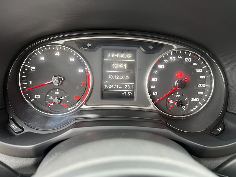 Audi A1 1.2TFSI 63KW,KůŽE,NAVI,2xALU - fotka 31 z 42
