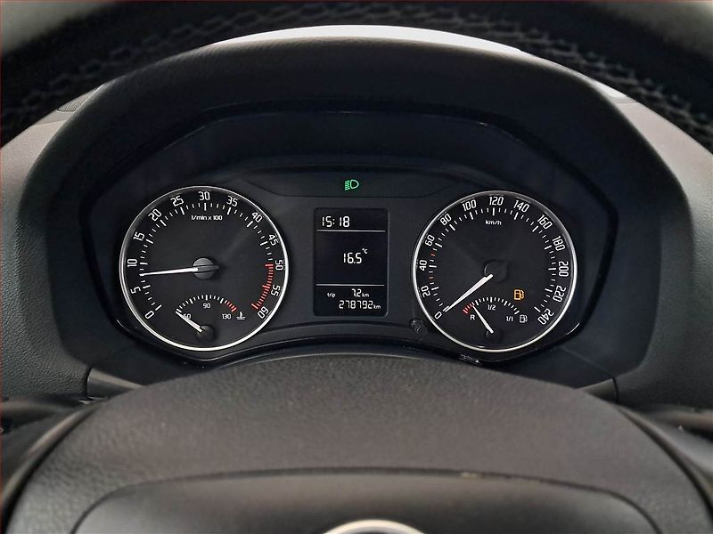 Škoda Octavia (2011) Ambiente 1.6 TDI, po STK - fotka 11 z 13