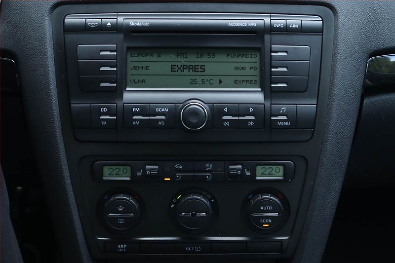 Škoda Octavia (2008) Laurin&Klement 2.0 TDI - fotka 12 z 24