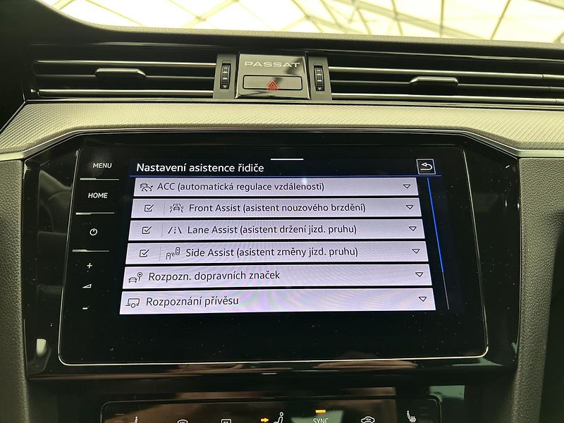 Volkswagen Passat 2.0 TDI 4x4 R-Line - fotka 9 z 31