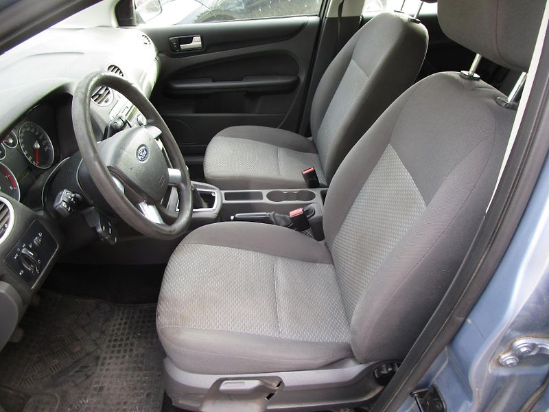 Ford Focus 1,6-74KW-1.MAJITEL-KOUPEN V ČR - fotka 8 z 13