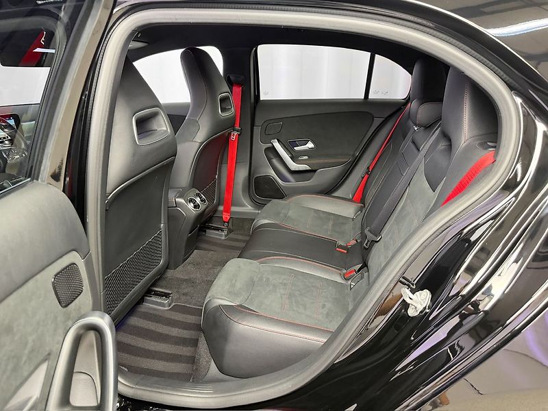 Mercedes-Benz Třídy A TURBO 4MATIC, BURMESTER, KEYLE - fotka 12 z 27