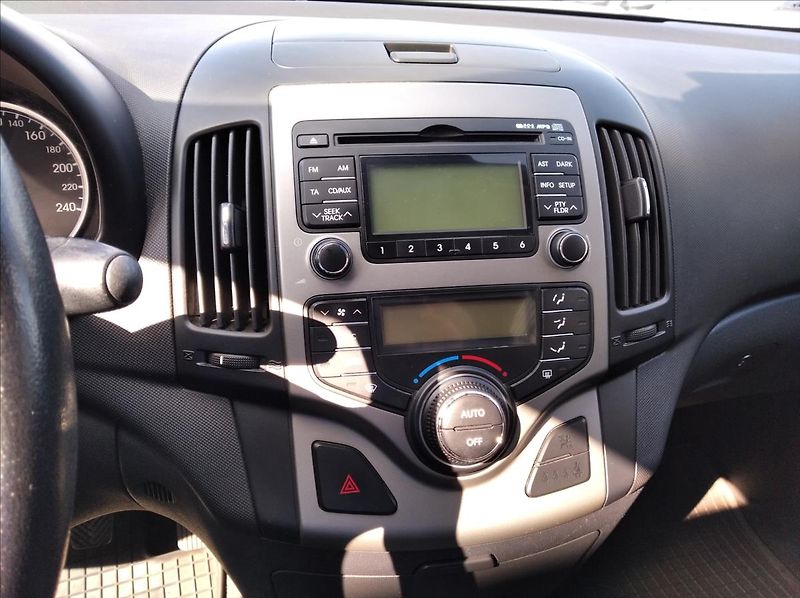 Hyundai i30 1,6 CRDi VGT 66kW Comfort - fotka 12 z 14