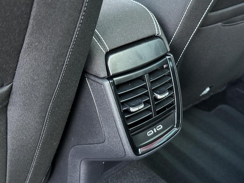 Škoda Scala 1.5TSi Monte Carlo 150PS KAMER - fotka 29 z 33