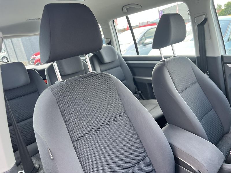 Volkswagen Touran 1.2TSi 77kw  7MÍST TEMPOMAT  - fotka 36 z 44