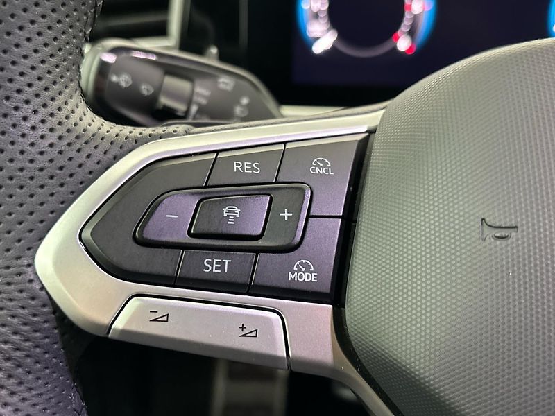 Volkswagen Passat R-Line - fotka 23 z 31